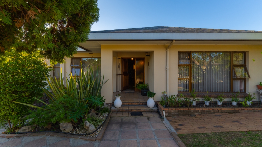 5 Bedroom Property for Sale in Amandelrug Western Cape